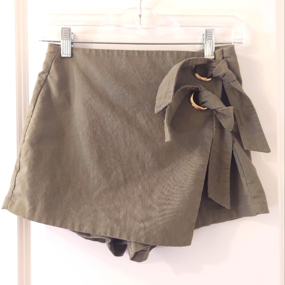 By the way. Tie front skort size S